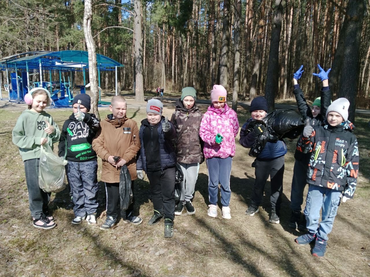 Трудовой десант начальной школы.